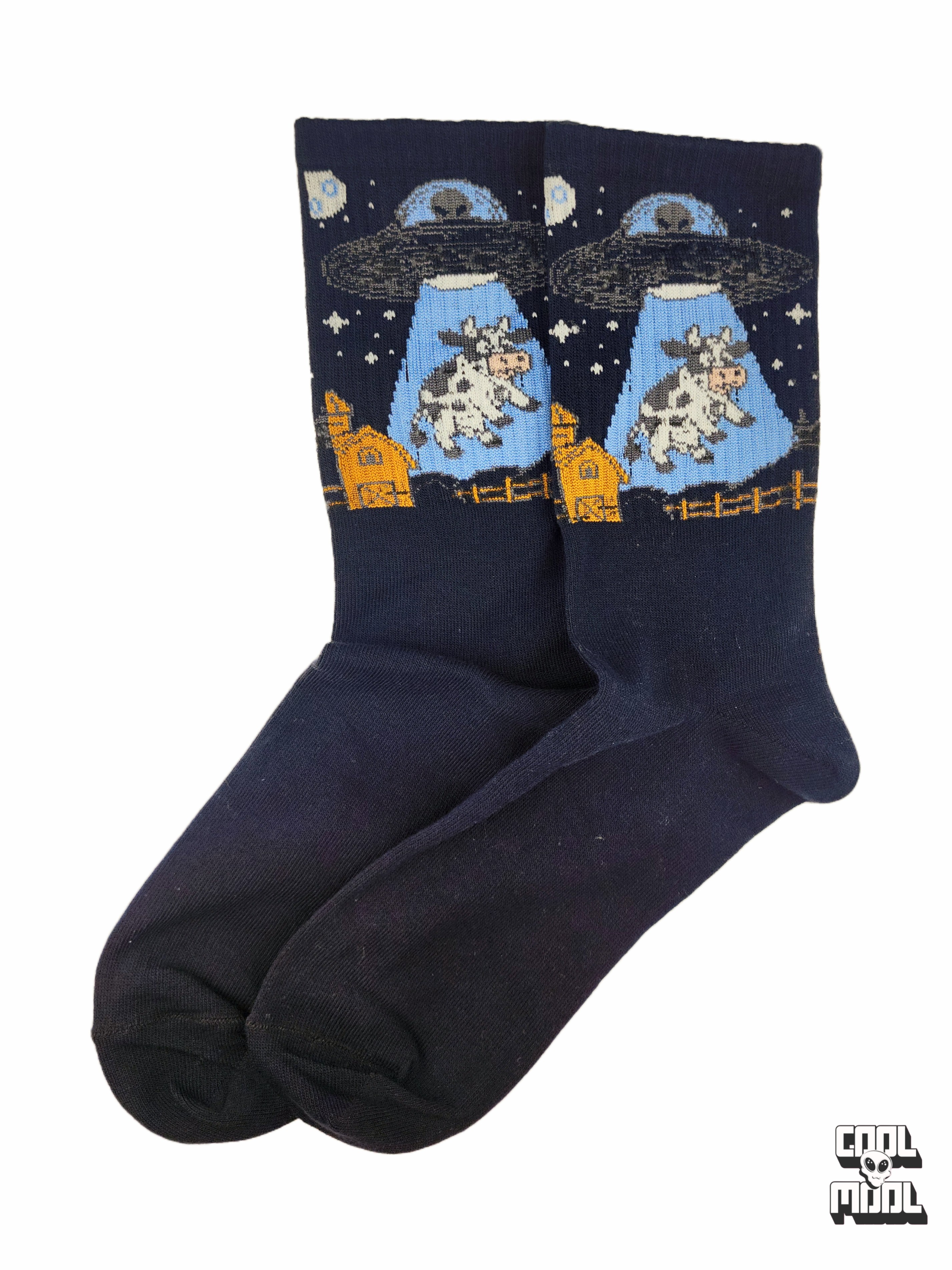 جوراب ساقدار فانتزی طرح گاو ربوده شده توسط بشقاب پرنده – مدل فضایی و خنده‌دار! 👽🛸