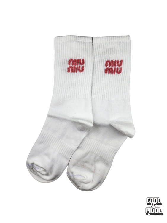 مجموعه جوراب Miu Miu با لوگوی سه کُرهای برجسته | استایل های-فشن ✨🎀