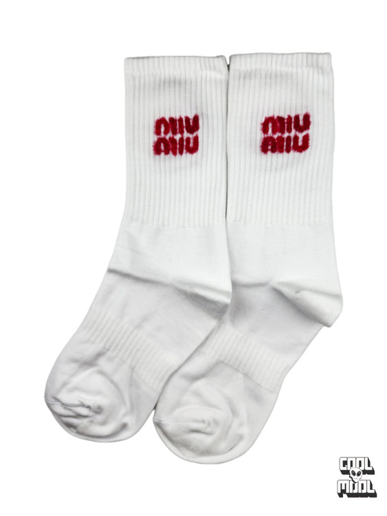 مجموعه جوراب Miu Miu با لوگوی سه کُرهای برجسته | استایل های-فشن ✨🎀