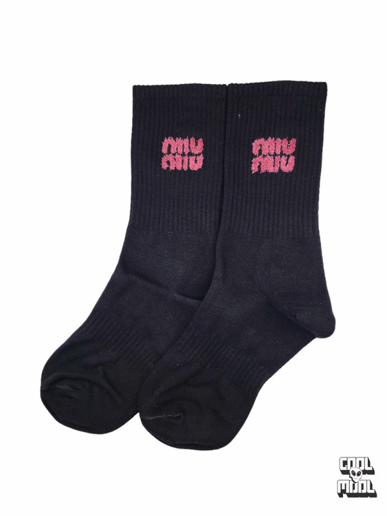 مجموعه جوراب Miu Miu با لوگوی سه کُرهای برجسته | استایل های-فشن ✨🎀