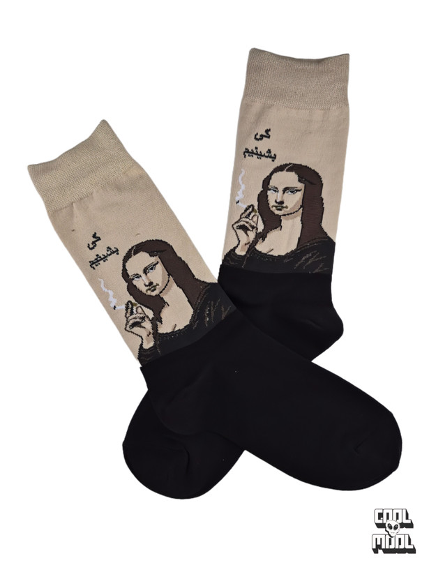 Parody Mona Lisa crew socks smoking a cigarette with Persian meme text Ki Beshinim, woven on beige and black cotton fabric.